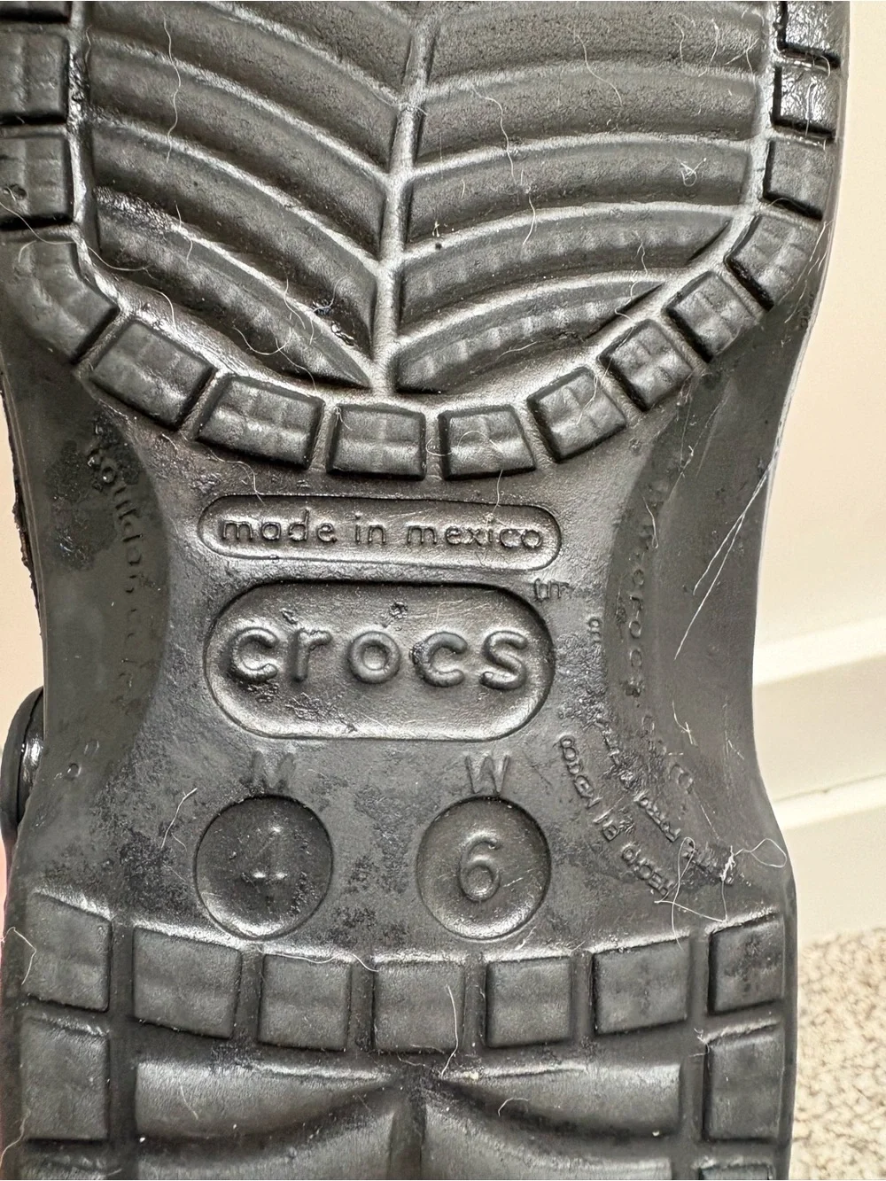 CROCS Waterproof Kids Black Classic Clog Sandals M 4 W 6